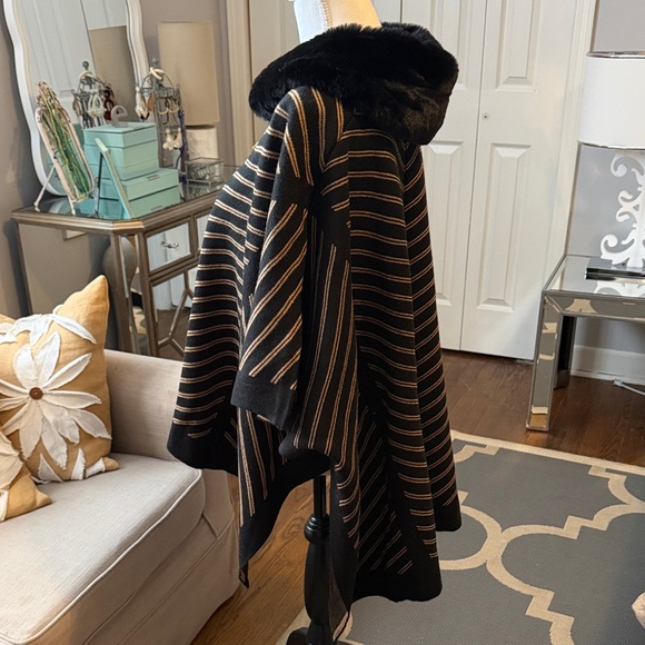 Ann Klein Black & Brown Striped Poncho Size Small NWT - Picture 2 of 8